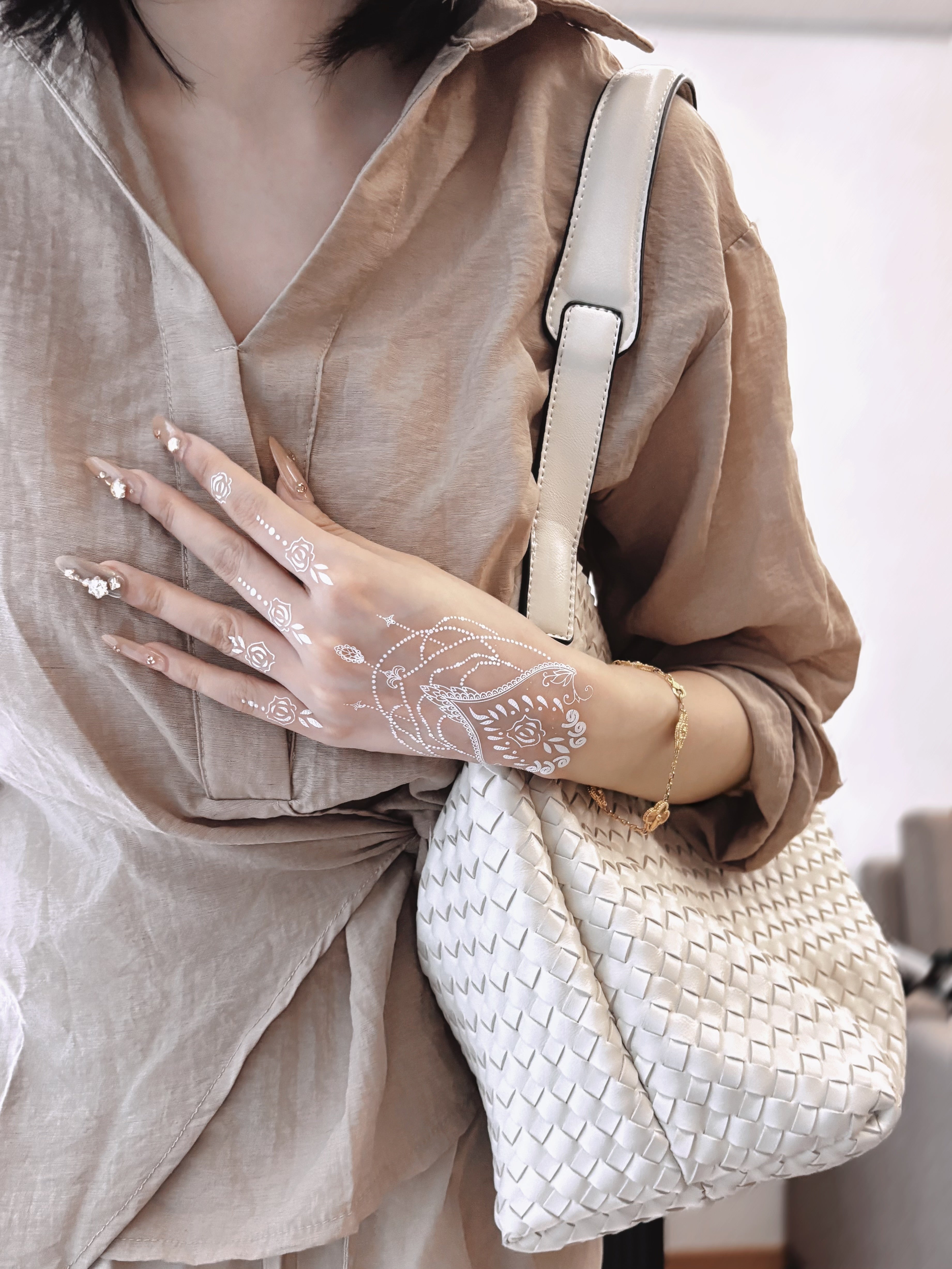 Vintage Lace Hand Chain White Henna Sticker | Elegant Temporary Tattoo